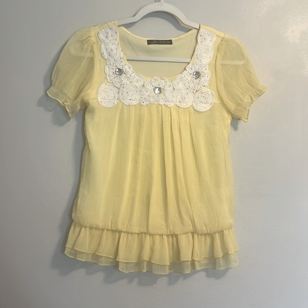🟡J2 JK 2 blouse size M butter yellow top. Made on Hong Kong 100% cotton